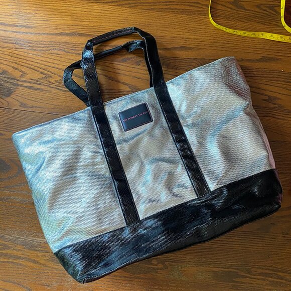 Victoria’s Secret 2017 Limited Edition Weekender Shiny Silver Fabric Tote Bag - Picture 1 of 3